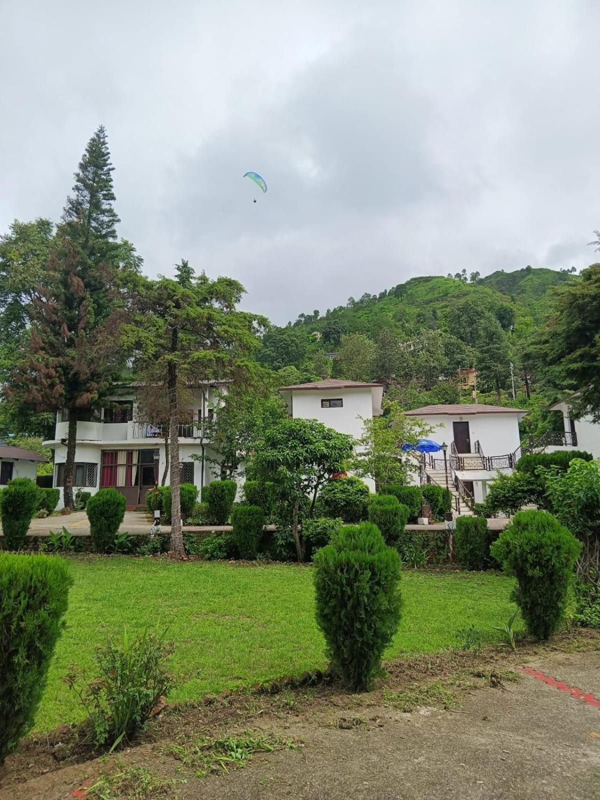 Bhīm Tāl Shikha Resort Ewentbliz מראה חיצוני תמונה