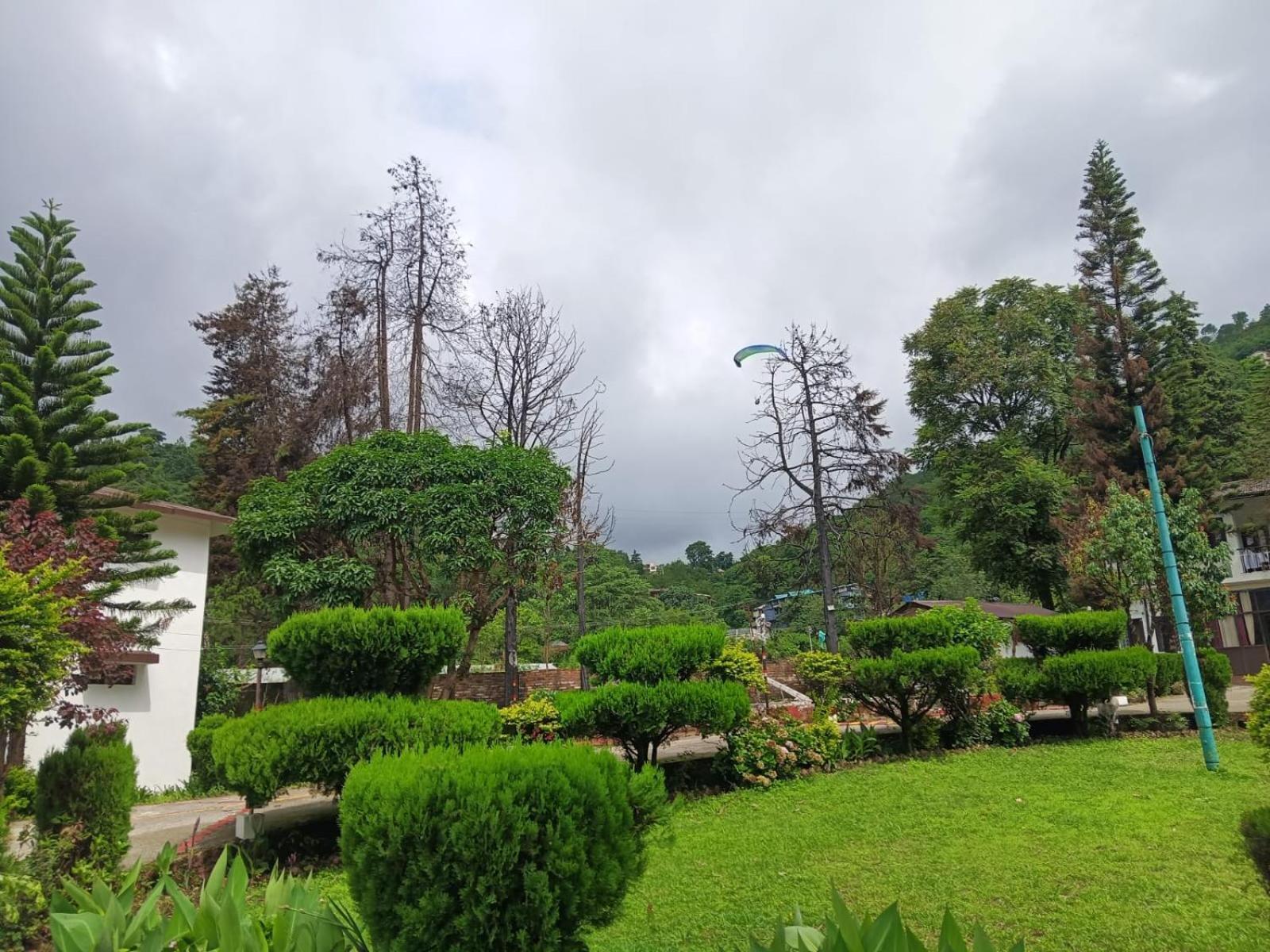 Bhīm Tāl Shikha Resort Ewentbliz מראה חיצוני תמונה