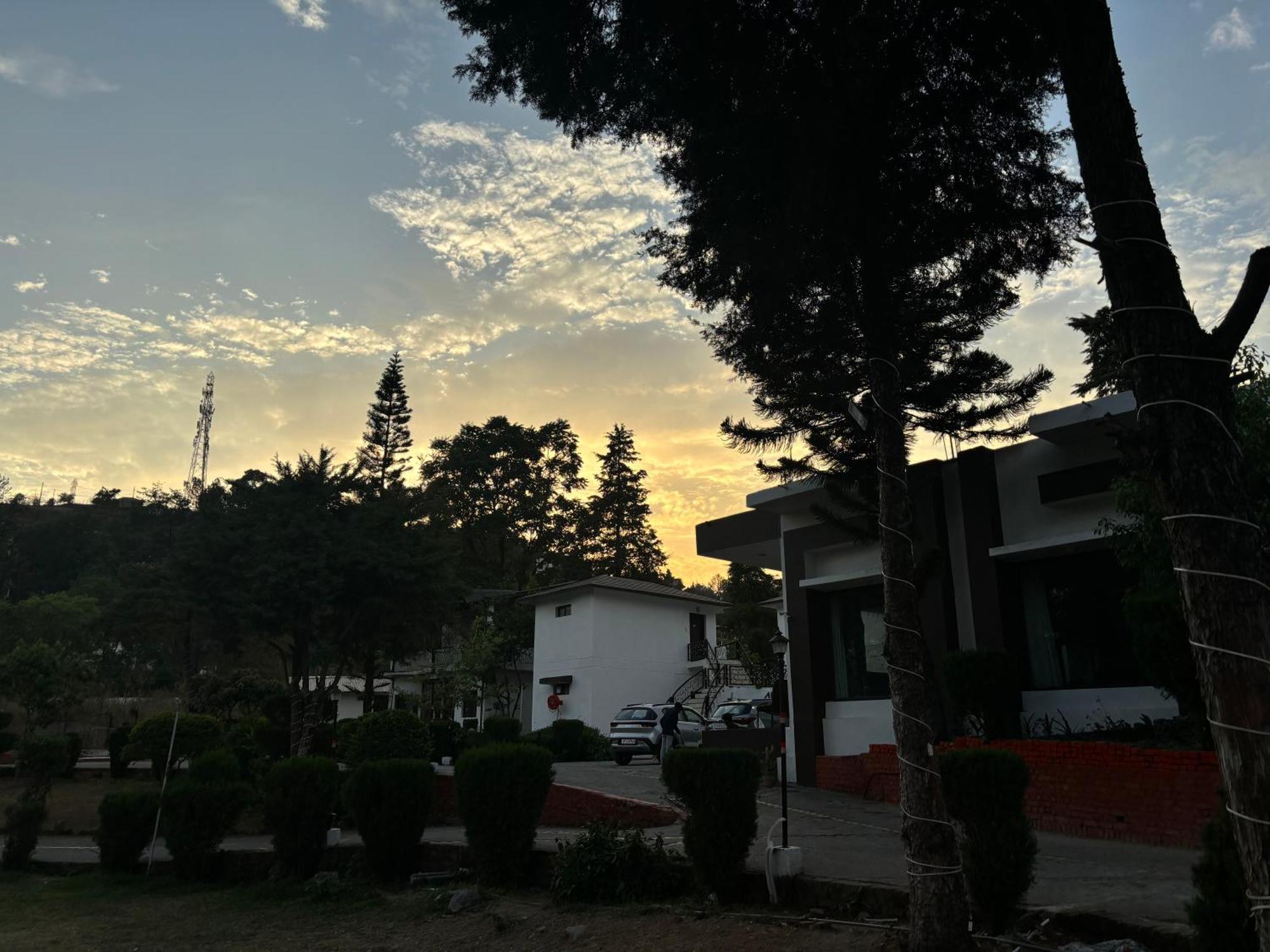 Bhīm Tāl Shikha Resort Ewentbliz מראה חיצוני תמונה